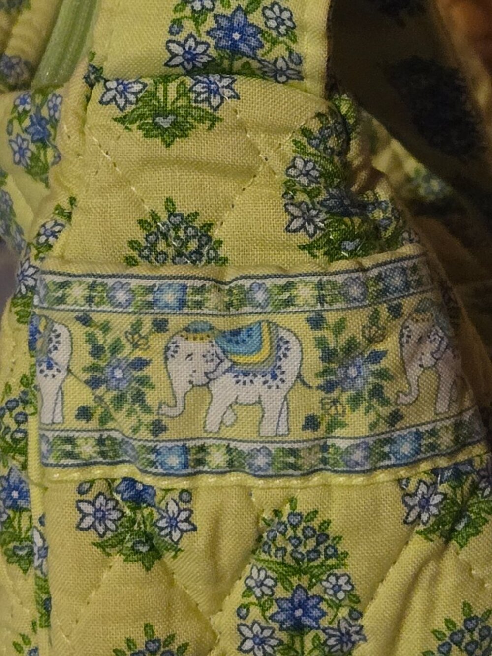 Vera Bradley Bag   Chartreuse   Elephant with blue flowers. - Picture 3 of 3